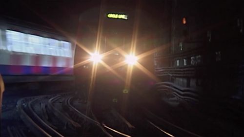 应急部门进行演习以应对地铁灾难