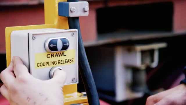 迷你跨运车的工作方式