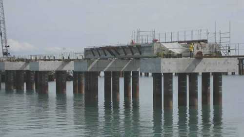 土木工程：用于装卸危险物质的突堤结构