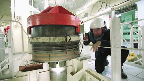 这台引擎大到理查德·哈蒙德能在里面走