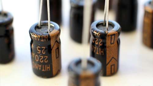 超级电容器解释 - 能源储存的未来？