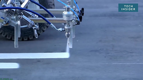 准确度惊人的道路标线机