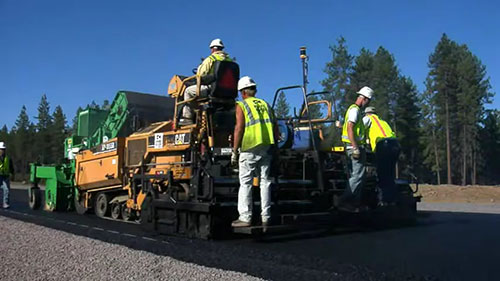 用于摊铺的毫米级GPS机器控制