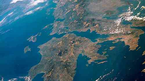 苏伊士运河：创建、危机与未来