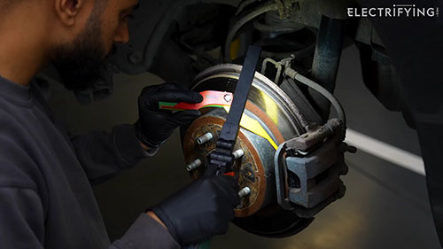 电动汽车检修需知