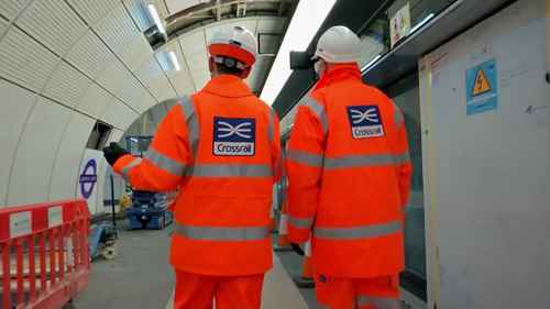 伊丽莎白线列车如何利用F1赛车技术增强可持续性