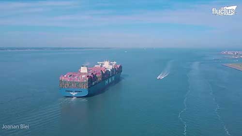 探秘大洋中世界上最大的集装箱船