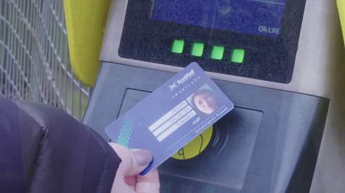 如何使用站台刷卡器