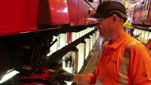 探访码头区轻轨车辆段