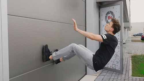 用PREMIERE PRO打造墙上行走