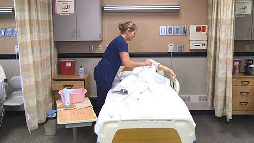 护理技能示范：女性会阴护理