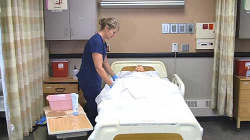 护理技能示范：男性会阴护理