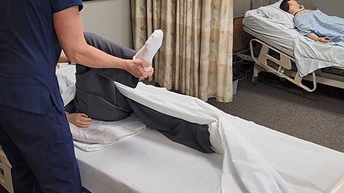 护理技能示范：髋和膝关节活动度练习