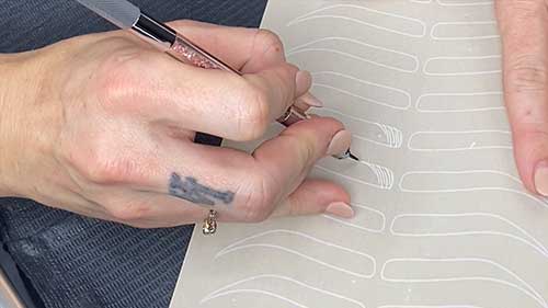 文眉皮上练习：完善轮廓