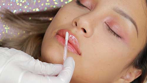 手把手教你美化唇部轮廓