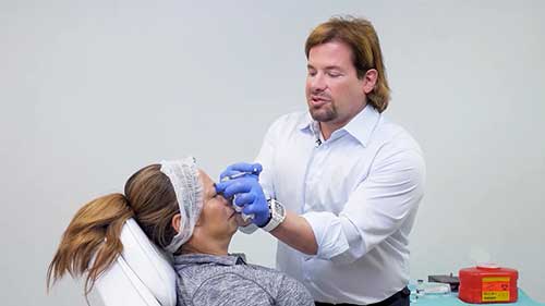 肉毒素注射技术：眉间纹