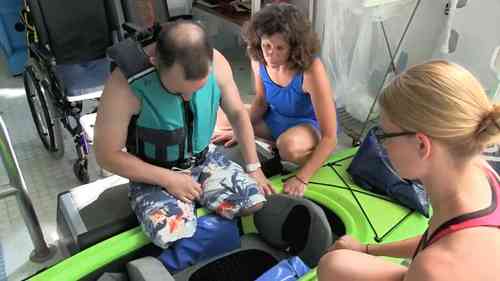 双腿截肢者的康复治疗：皮划艇训练