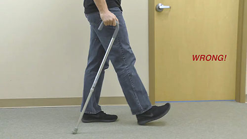 如何使用手杖走路