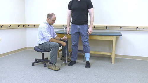 如何使用四角拐杖