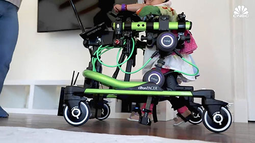 帮助残疾人行走的机器人