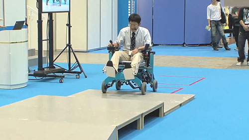 能翻越障碍的机器人轮椅