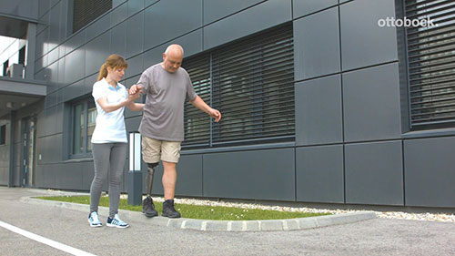 假肢步态训练：户外训练