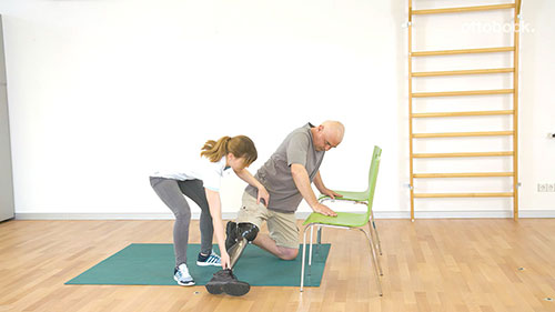 假肢步态训练：趴下和起身