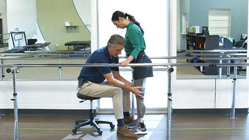 如何用假肢走路