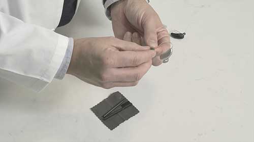 在家如何保养助听器