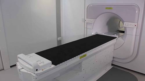 磁共振直线加速器
