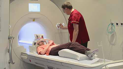 核磁共振扫描前后的注意事项