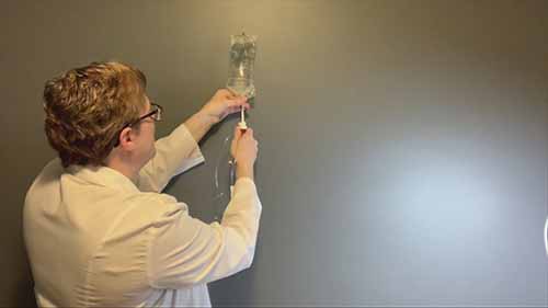 护理技巧：清除静脉输液管中的气泡