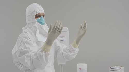 如何安全穿戴个人防护装备——N95口罩和连体防护服