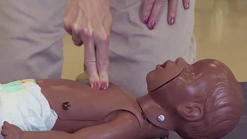 婴儿心肺复苏术