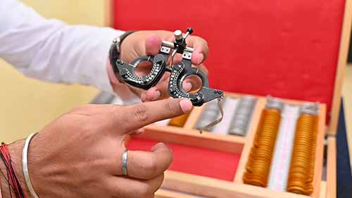 针孔片、裂隙片和试镜架