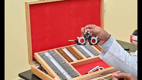 交叉圆柱镜、红绿镜片和马式杆片