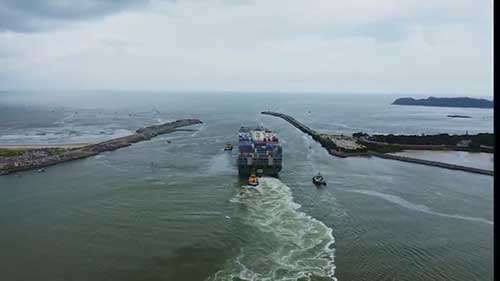 引导大型船舶调头