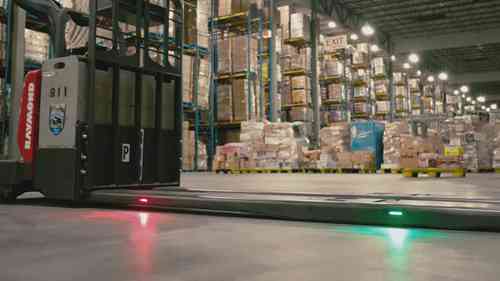 叉车上的灯光拣选系统