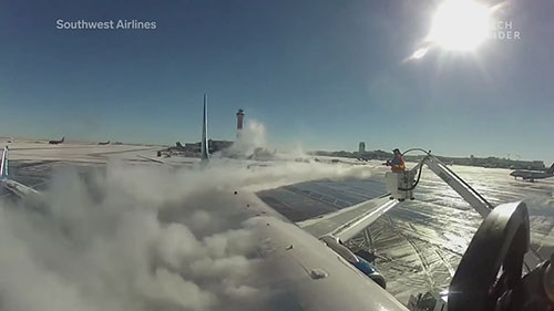 为什么寒冷天气导致众多航班取消？