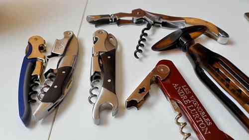 酒刀VS蝶形开瓶器