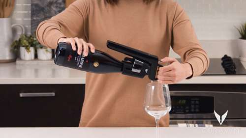 如何使用卡拉文取酒器