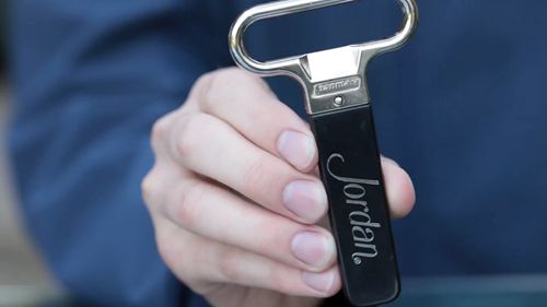 如何使用Ah-So开瓶器