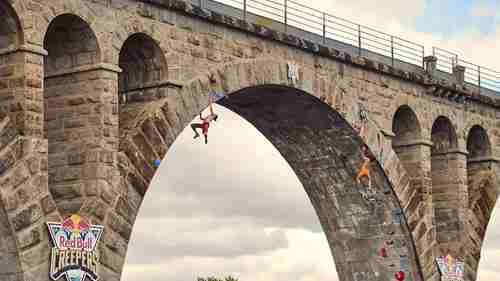 红牛爬行者攀岩比赛