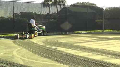 网球场的维护与保养 04 场地平整