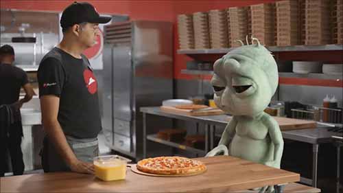 两则必胜客广告