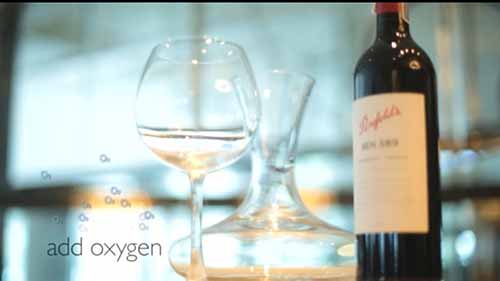 服务员上酒的礼仪规范