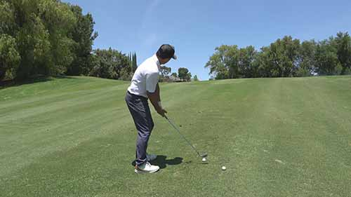 高尔夫上坡球和下坡球的打法