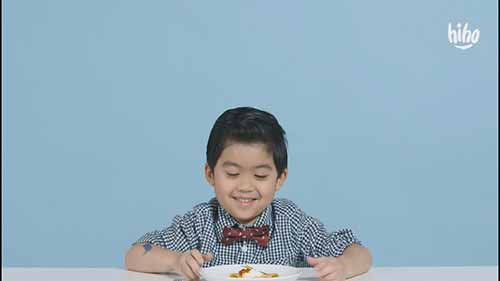 儿童品尝俄罗斯菜