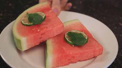 如何装饰西瓜果盘