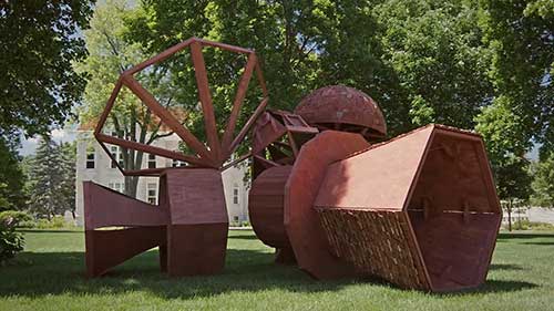 沃基肖社区的公共木制雕塑